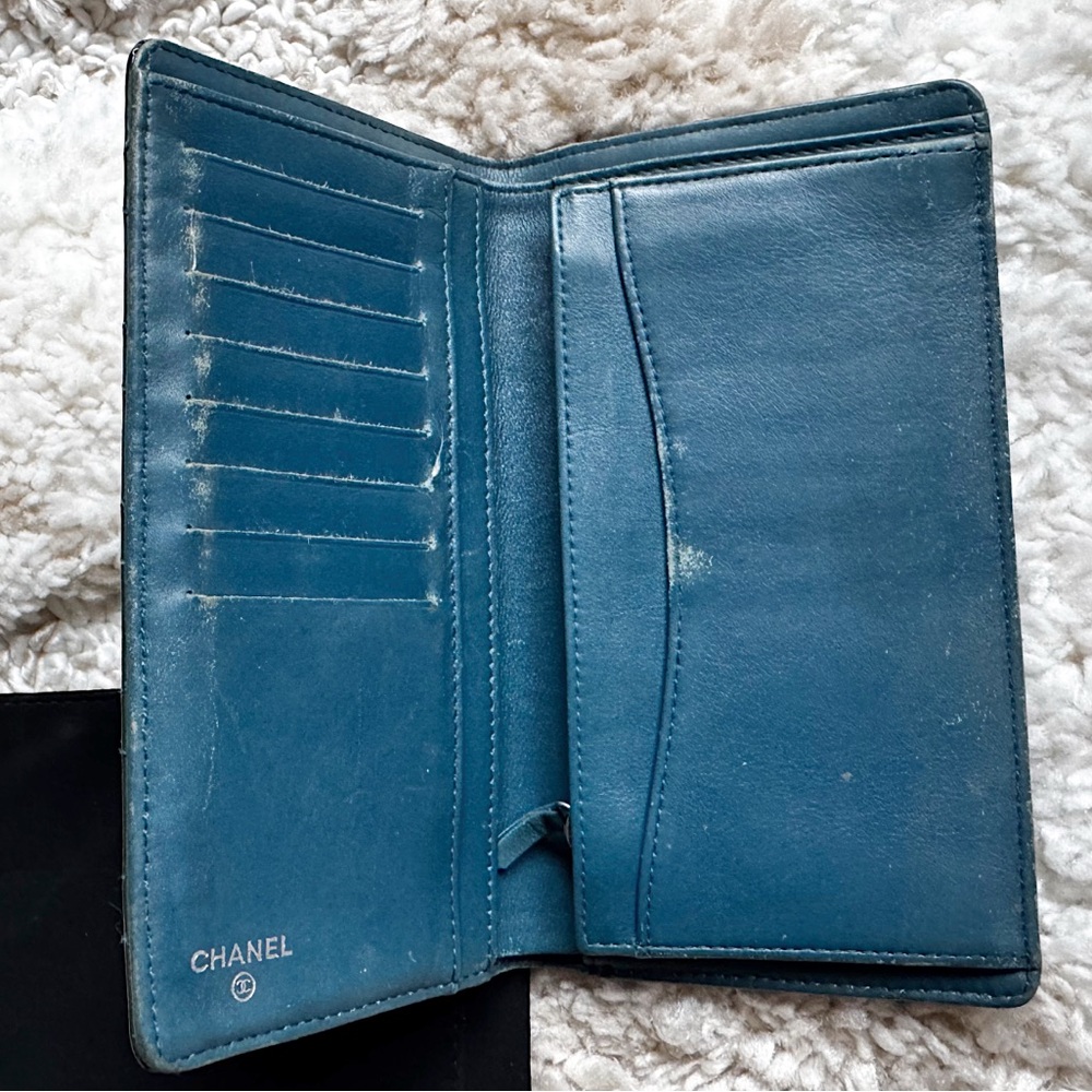 SOLD🌺CHANEL Teal Bifold Long CC logo Quilted Patent Leather Yen Wallet + card - Picture 3 of 11